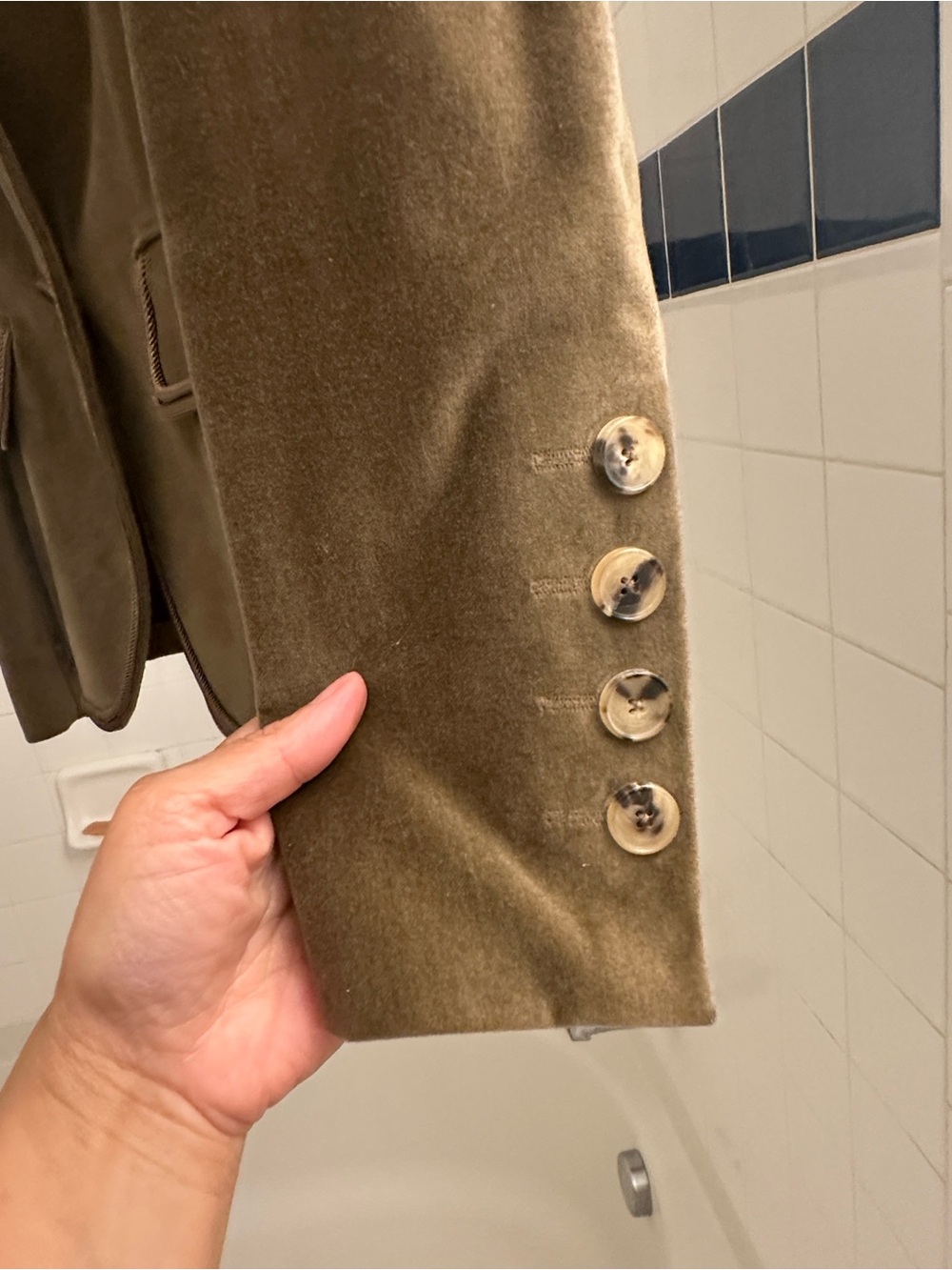 Carolina Herrera Olive Suede Tailored Blazer - Picture 8 of 8